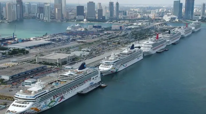 Bucket Trucks for Cruise Ship Terminals in Miami
