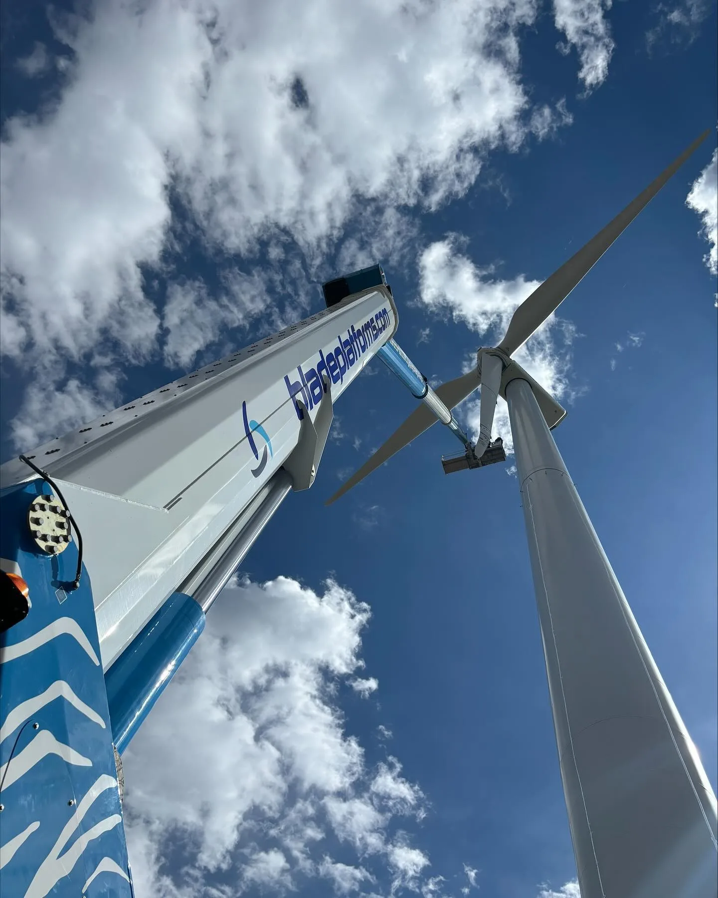 Blade Platforms aerial work platform