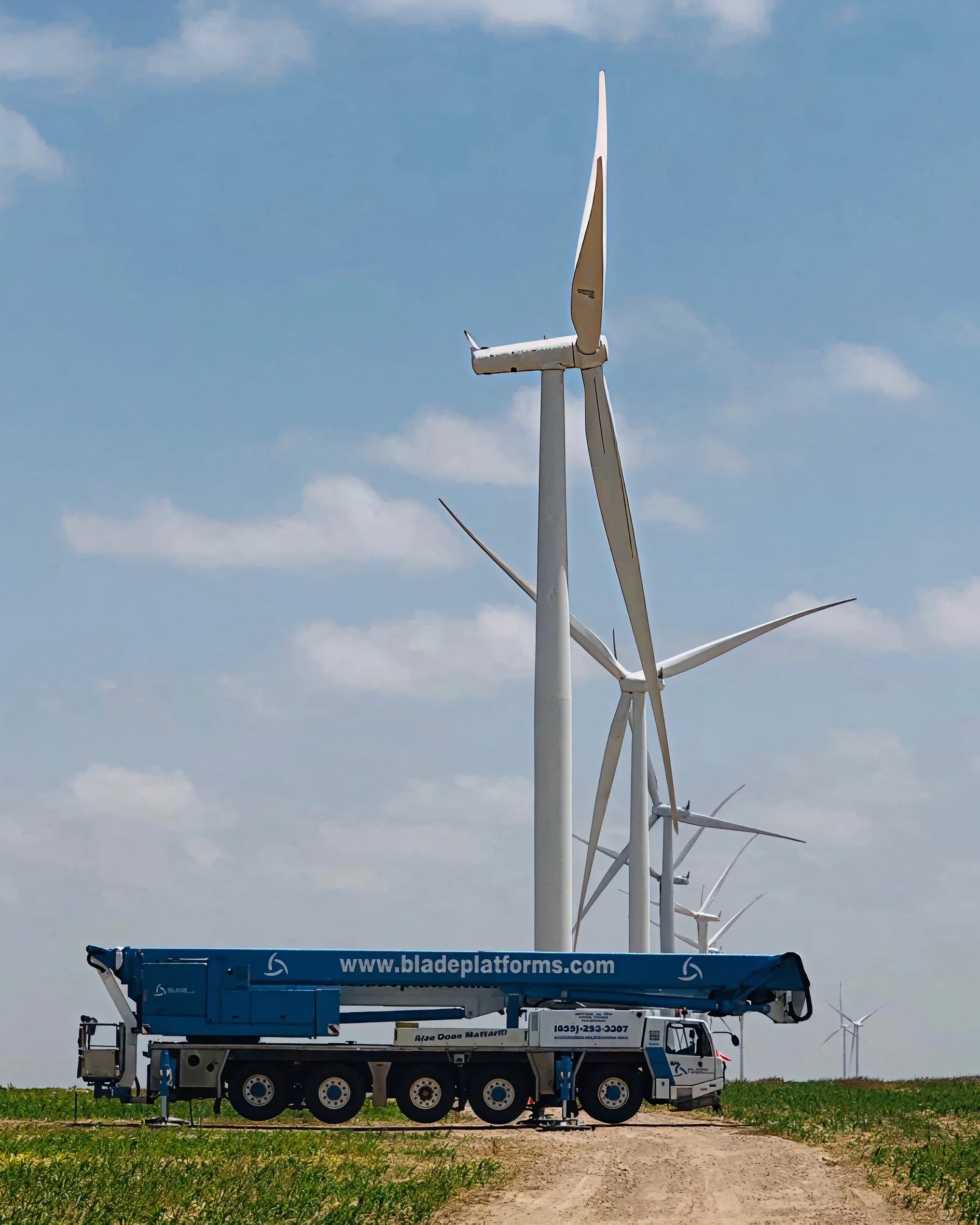 Blade Platforms aerial work platform