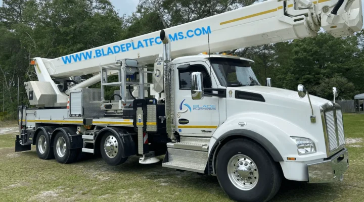 truck with a boom boom truck