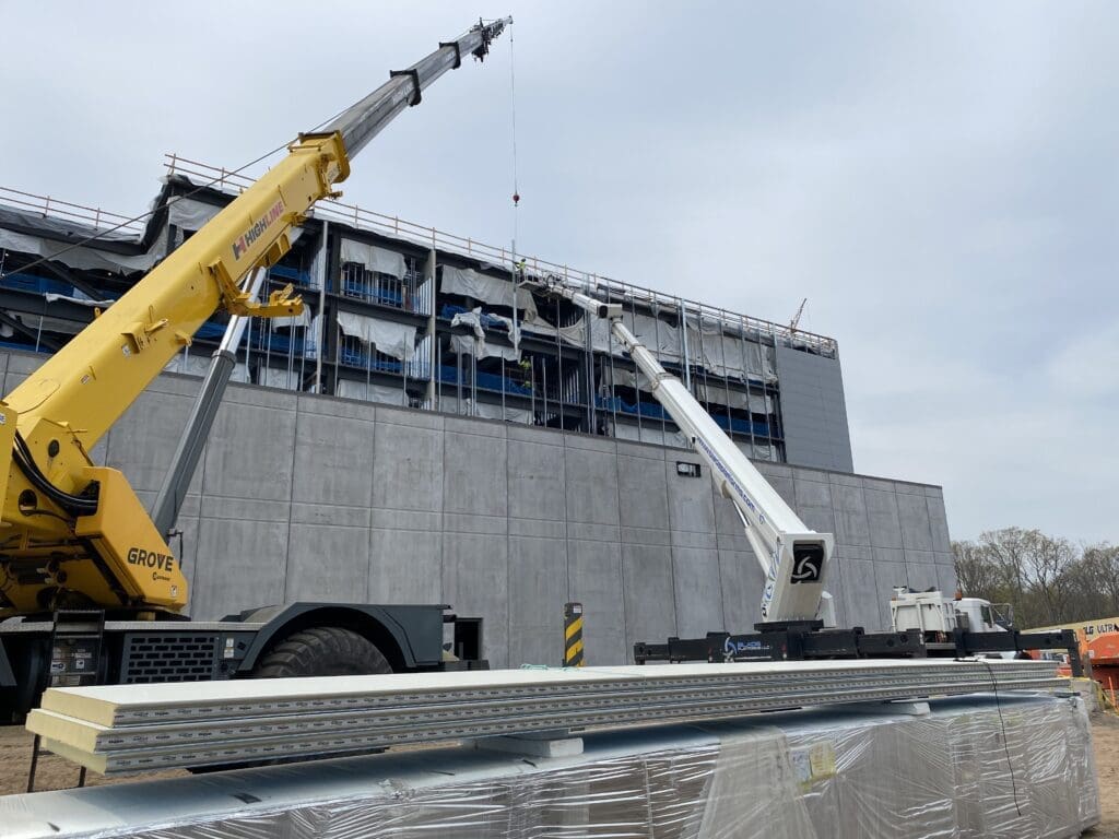 Boom Truck Rentals vs. Crane Rentals: Making the Right Choice