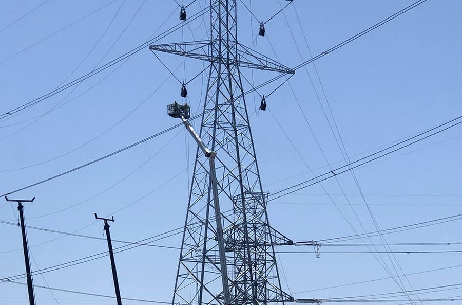 Spider Lifts For The Transmission Distribution Power Line Industry