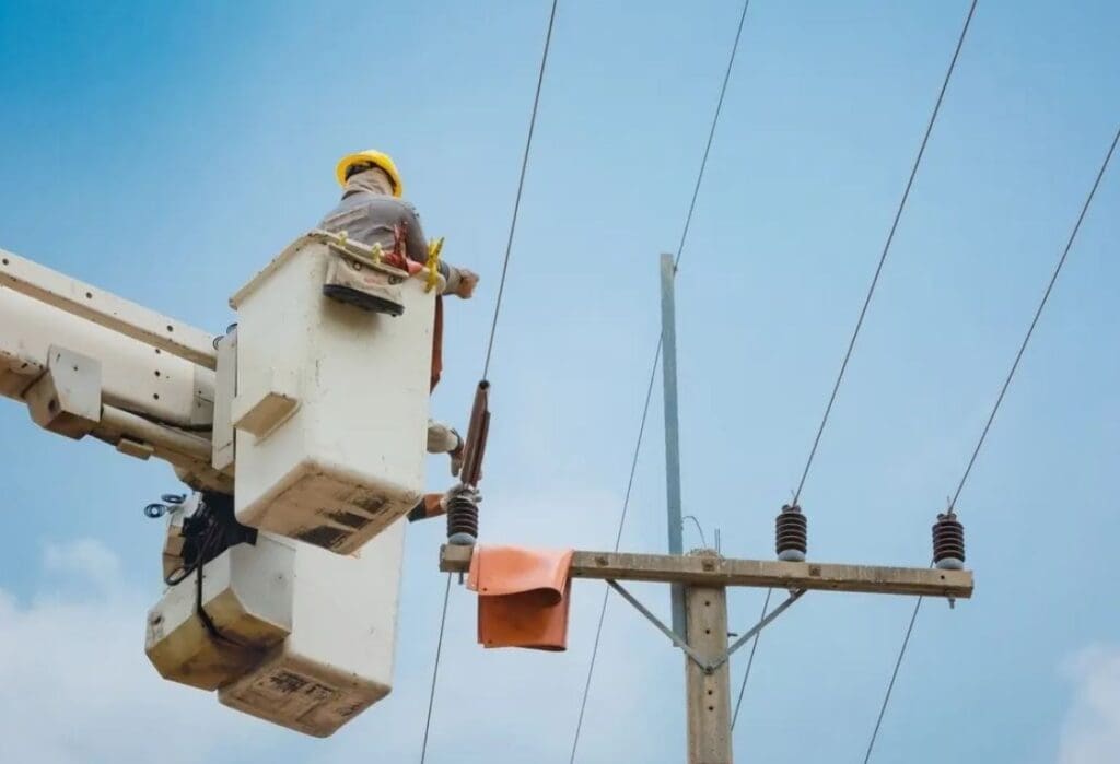 How Bucket Trucks are Safer Than Helicopters For Line Workers