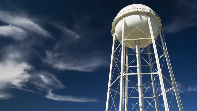 Bucket Truck Rental For Water Tower Repairs