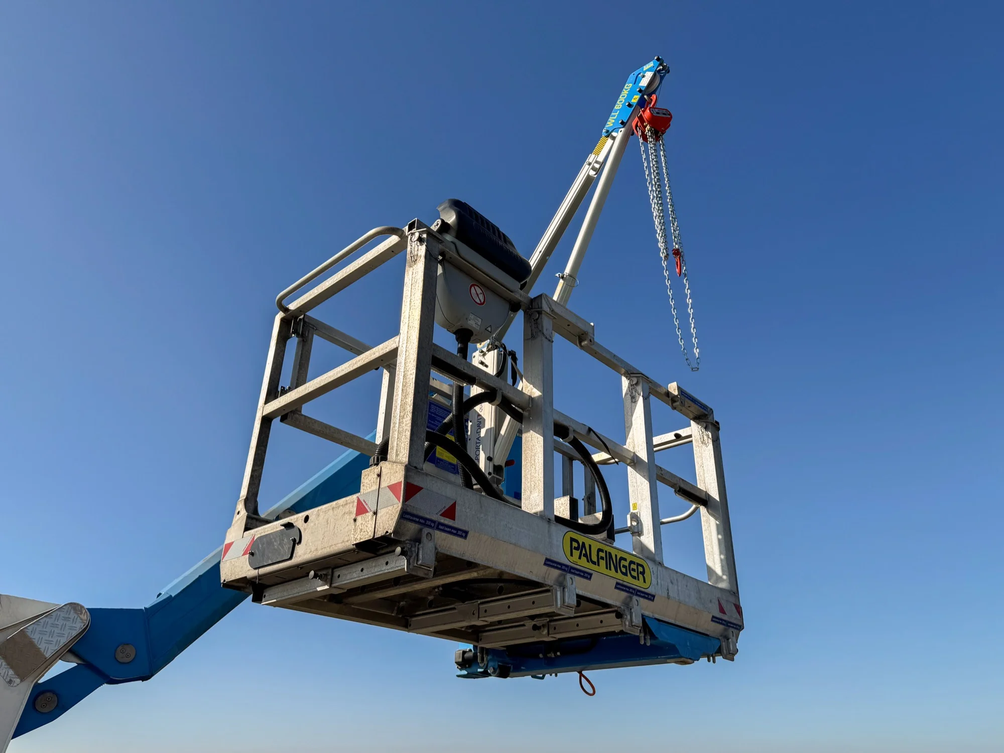 BLADE 210P (64 m)